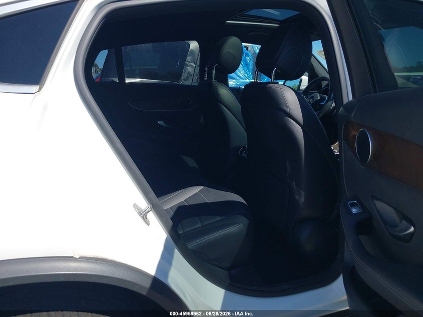 2019 MERCEDES-BENZ GLC 300 COUPE auction photo 8