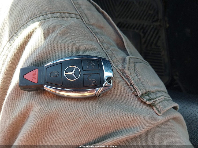 MERCEDES-BENZ C 300 2011 VIN WDDGF8BB6BR174167