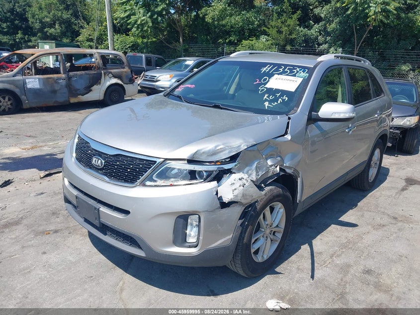2015 Kia Sorento, Left Front, IAAI, VIN 5XYKT3A63FG620431 — photo 2