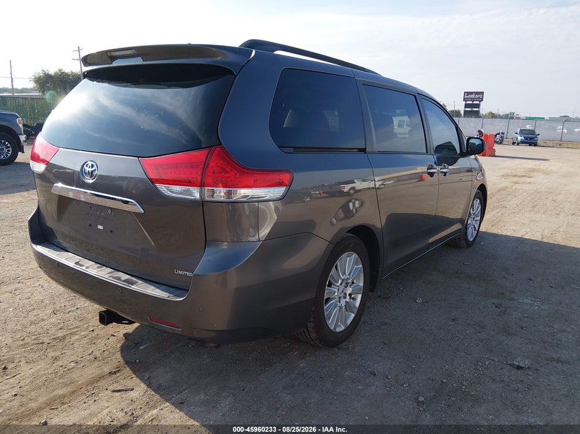 2011 TOYOTA SIENNA auction photo 4