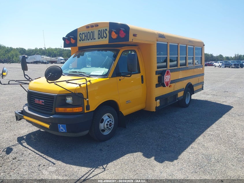 2012 GMC SAVANA CUTAWAY auction photo 2