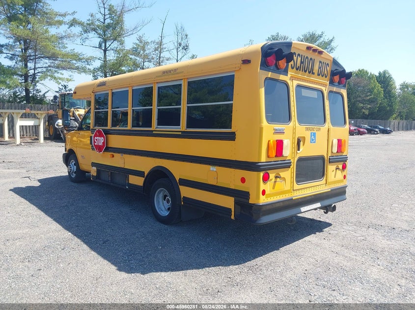 2012 GMC SAVANA CUTAWAY auction photo 3