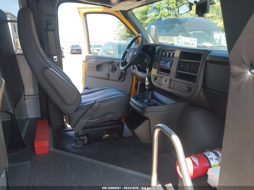 2012 GMC SAVANA CUTAWAY auction photo 5