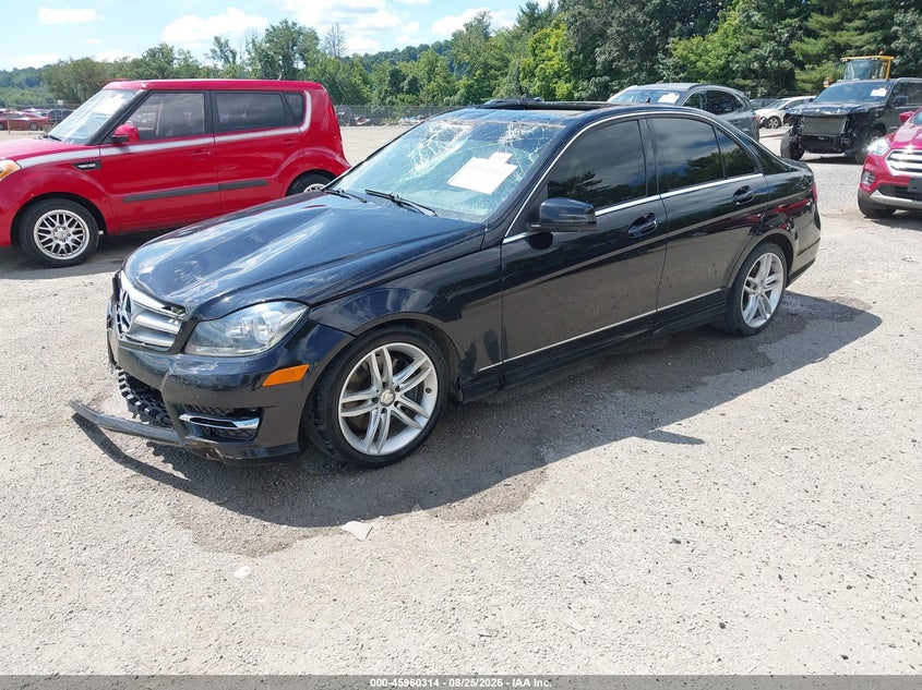 MERCEDES-BENZ C 300 2013 VIN WDDGF8AB8DR285727