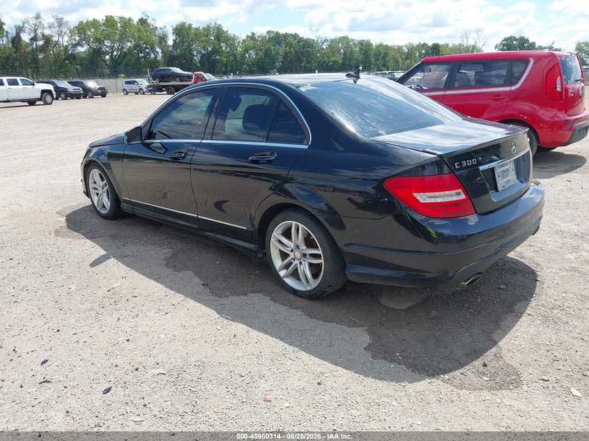MERCEDES-BENZ C 300 2013 VIN WDDGF8AB8DR285727