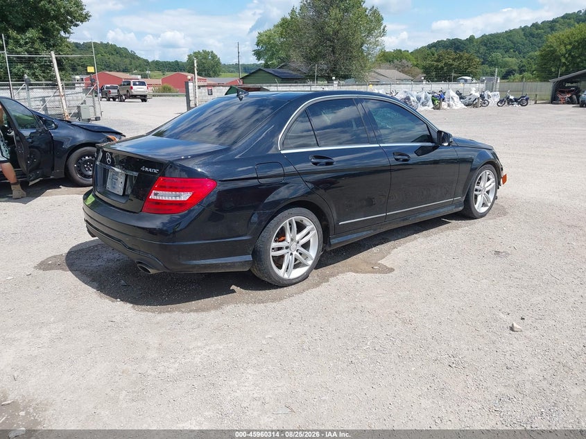 MERCEDES-BENZ C 300 2013 VIN WDDGF8AB8DR285727