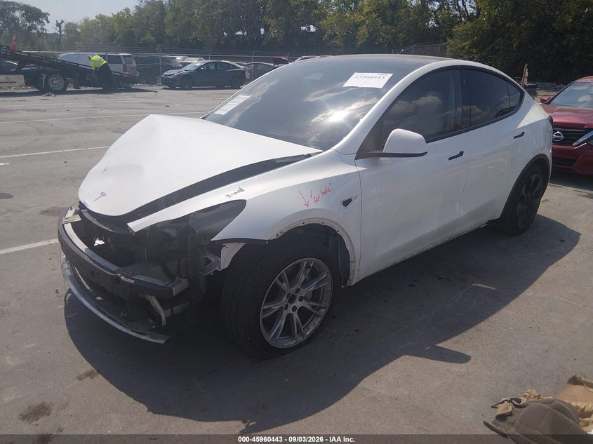 TESLA MODEL Y - zdjęcie 2