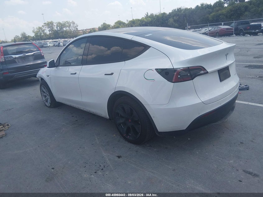 TESLA MODEL Y - zdjęcie 3