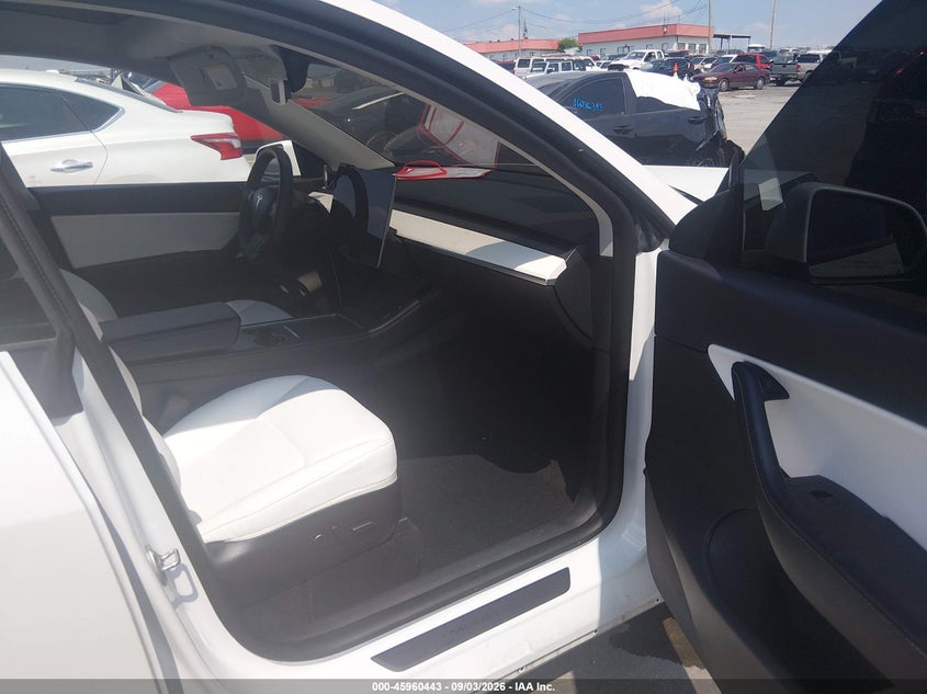 TESLA MODEL Y - zdjęcie 5