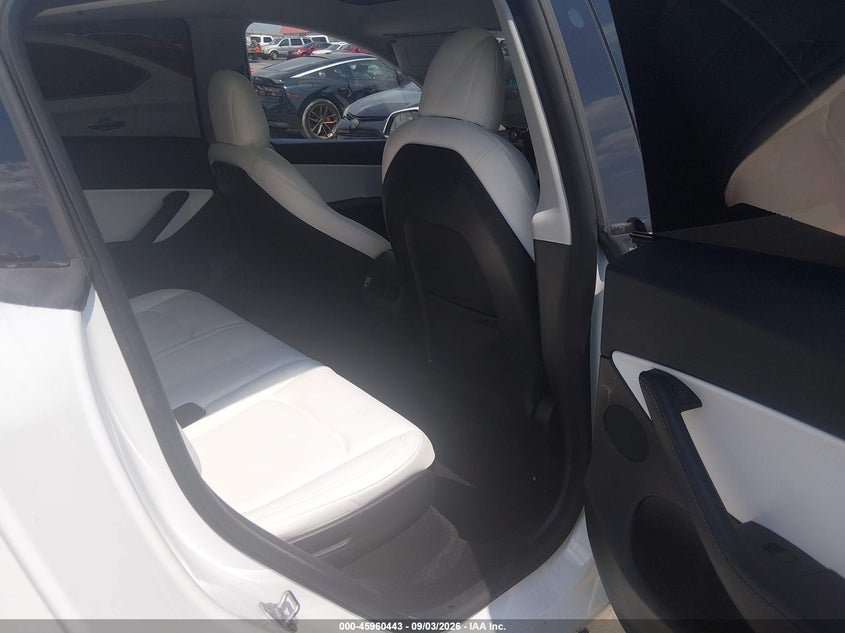 TESLA MODEL Y - zdjęcie 8