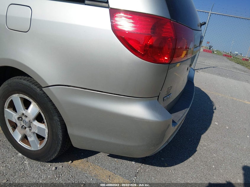 2007 TOYOTA SIENNA auction photo 6