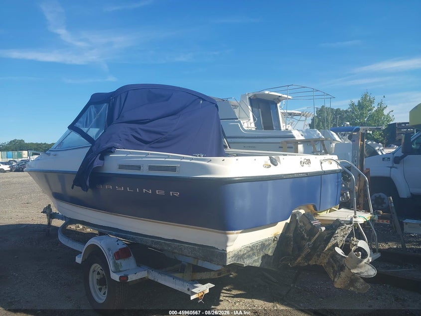 2003 BAYLINER CUDDY CABIN auction photo 4