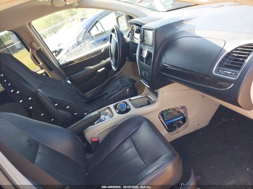 2012 CHRYSLER TOWN & COUNTRY auction photo 5