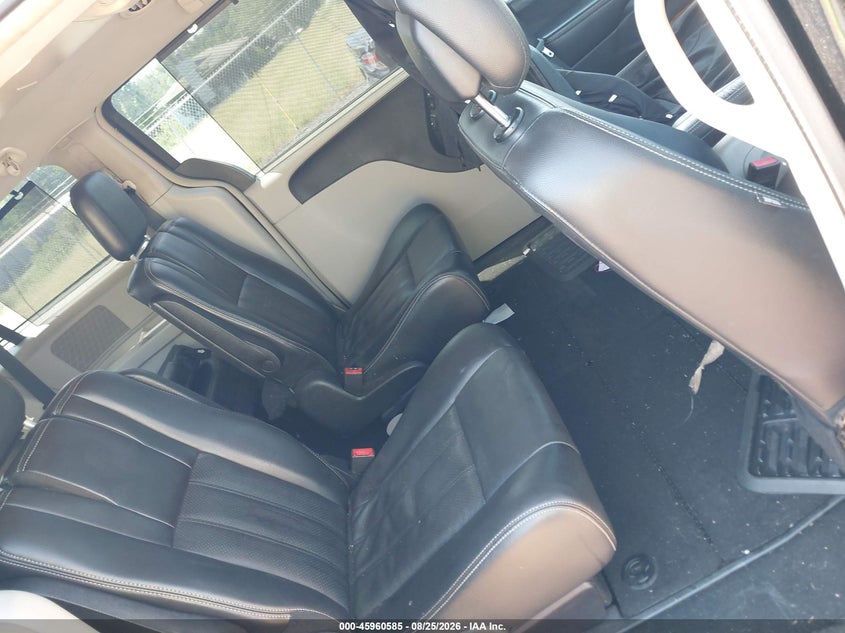 2012 CHRYSLER TOWN & COUNTRY auction photo 8