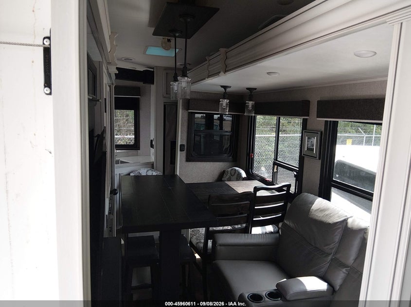 2021 JAYCO EAGLE 319MLOK 5TH WHL TRAVEL TRAILER auction photo 5