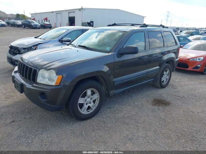 2005 Jeep Grand Cherokee, Звичайний знос, IAAI, VIN 1J4GR48K75C607028 — фото 2