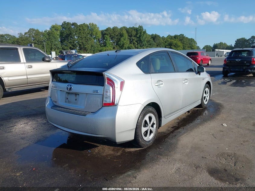 2013 TOYOTA PRIUS auction photo 4