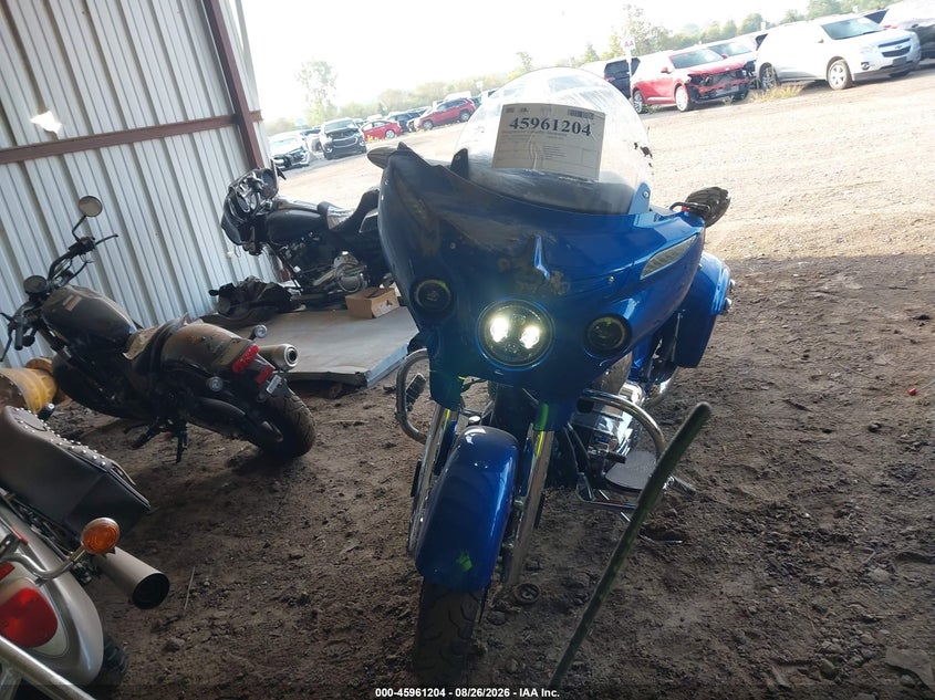2018 INDIAN MOTORCYCLE CO. CHIEFTAIN auction photo 5