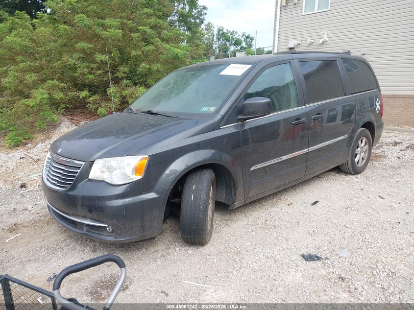 2011 CHRYSLER TOWN & COUNTRY auction photo 2