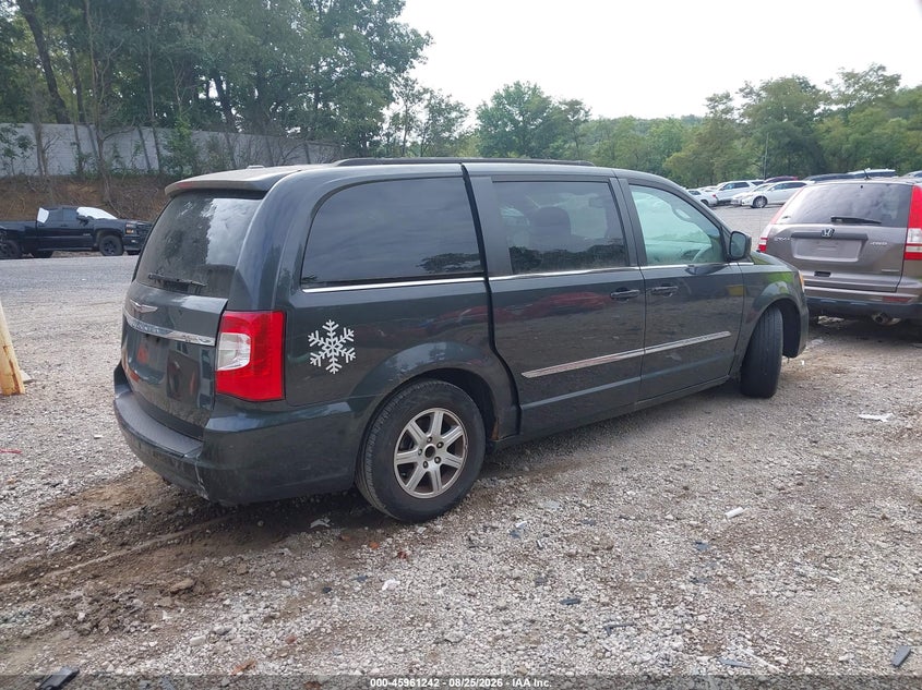 2011 CHRYSLER TOWN & COUNTRY auction photo 4