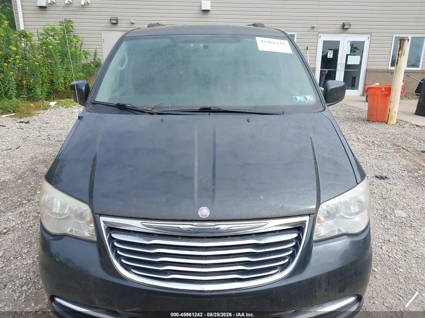 2011 CHRYSLER TOWN & COUNTRY auction photo 6