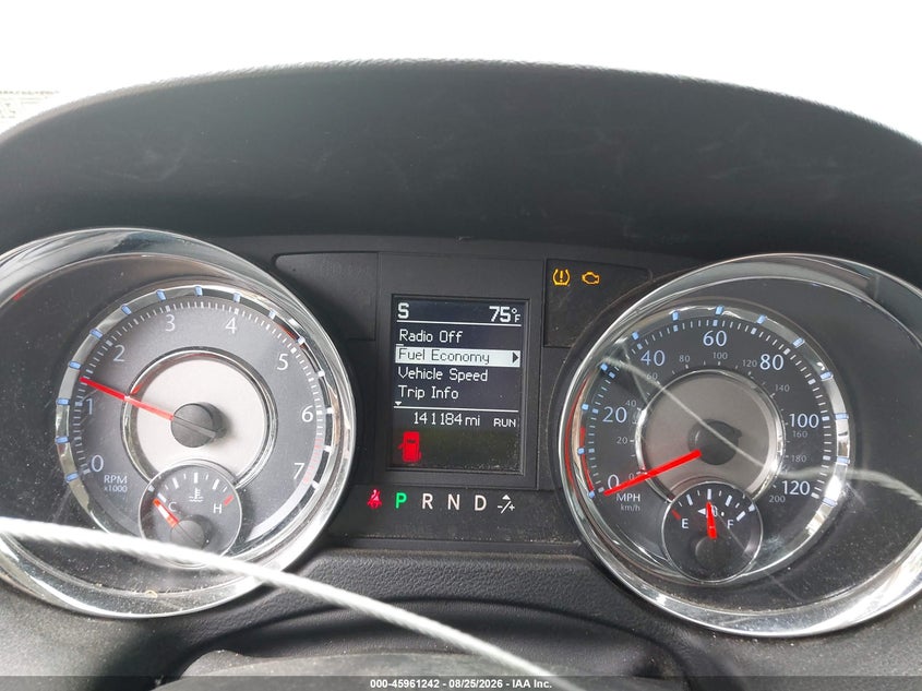 2011 CHRYSLER TOWN & COUNTRY auction photo 7
