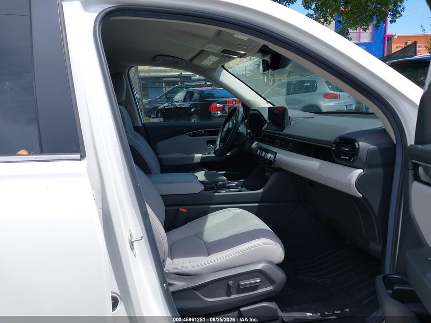 2025 HONDA PILOT auction photo 5