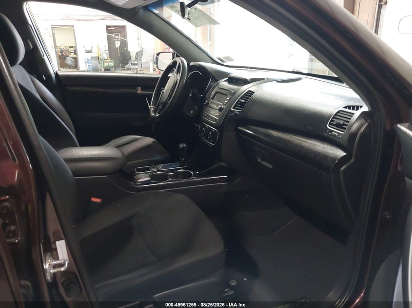 2014 KIA SORENTO auction photo 5