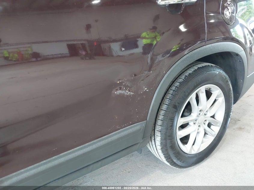 2014 KIA SORENTO auction photo 6