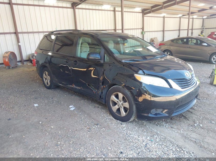 2011 TOYOTA SIENNA auction photo 1
