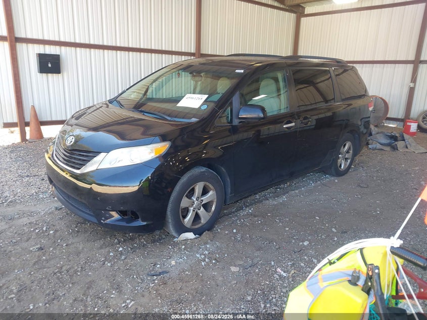 2011 TOYOTA SIENNA auction photo 2