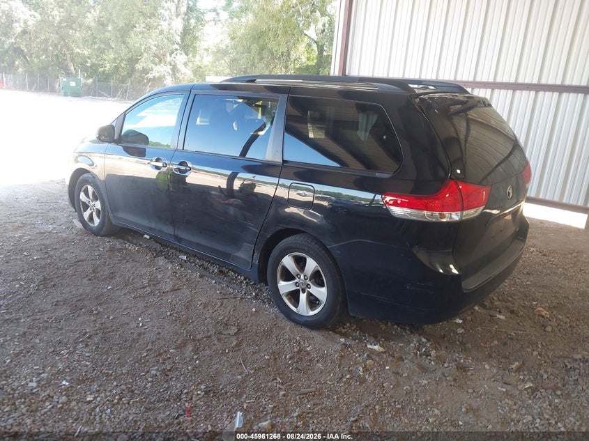 2011 TOYOTA SIENNA auction photo 3