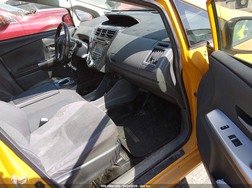 2014 TOYOTA PRIUS V auction photo 5