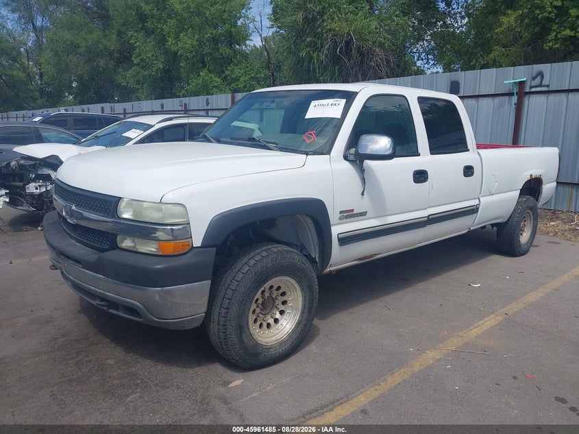 2002 Chevrolet Silverado, Normal Wear & Tear, IAAI, VIN 1GCHK23112F230918 — photo 2