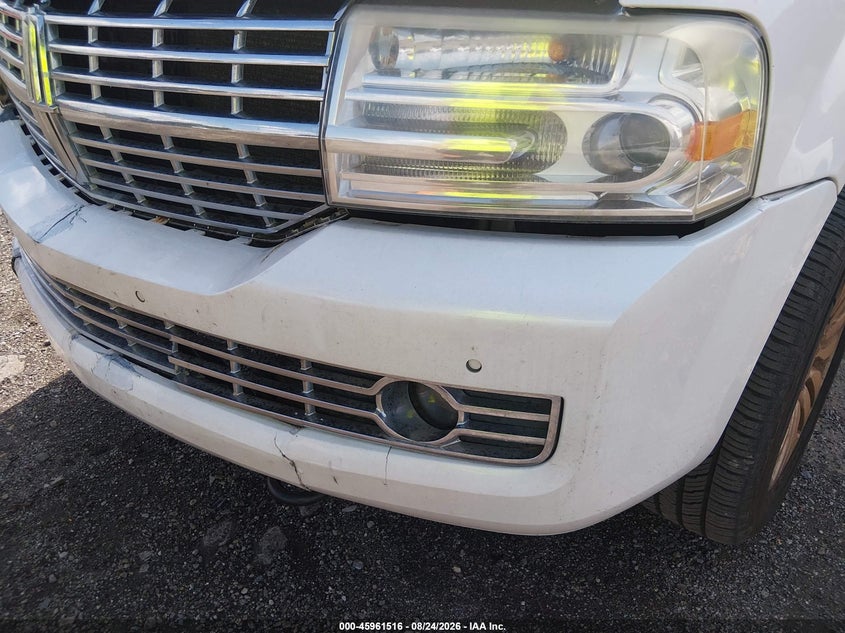 LINCOLN NAVIGATOR 2011 VIN 5LMJJ2J52BEJ09615