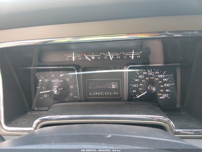 LINCOLN NAVIGATOR 2011 VIN 5LMJJ2J52BEJ09615