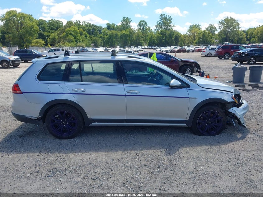 2017 VOLKSWAGEN GOLF ALLTRACK TSI S/TSI SE/TSI SEL · Photo 13