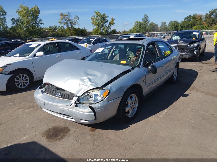 2004 Ford Taurus, Front End, IAAI, VIN 1FAFP55S24G189976 — photo 2