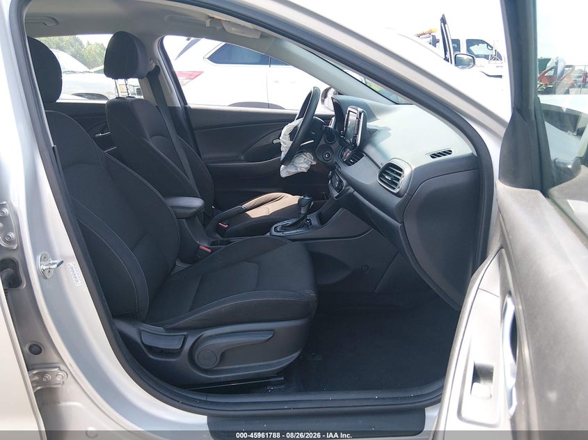 2019 HYUNDAI ELANTRA GT auction photo 5