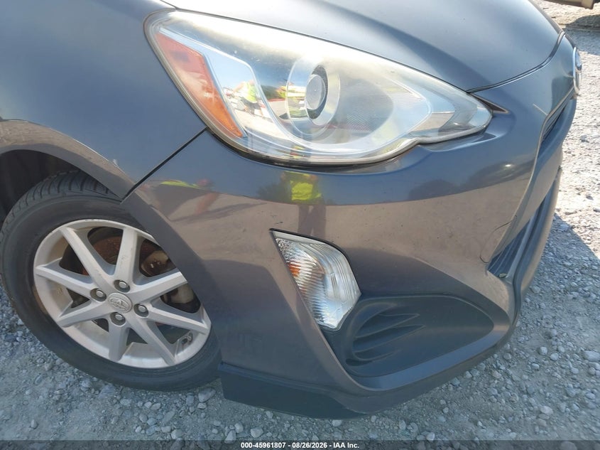 2017 TOYOTA PRIUS C auction photo 6