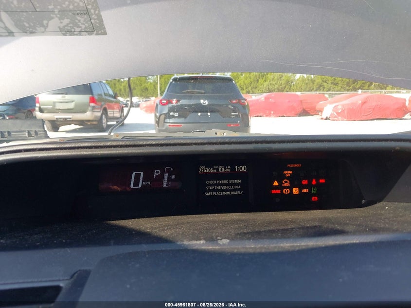 2017 TOYOTA PRIUS C auction photo 7