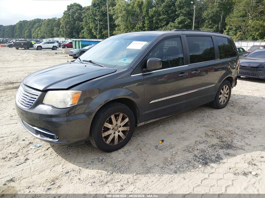 2015 CHRYSLER TOWN & COUNTRY auction photo 2
