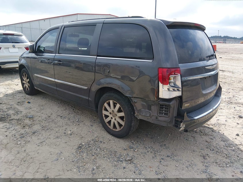 2015 CHRYSLER TOWN & COUNTRY auction photo 3