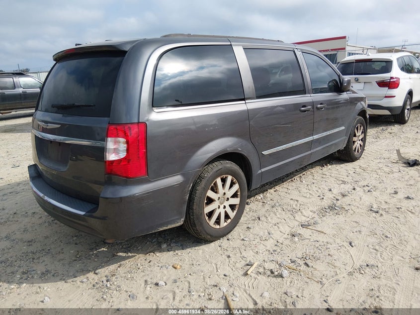 2015 CHRYSLER TOWN & COUNTRY auction photo 4