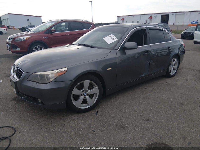 2007 BMW 5er, Left Side, IAAI, VIN WBANF33577B999340 — photo 2