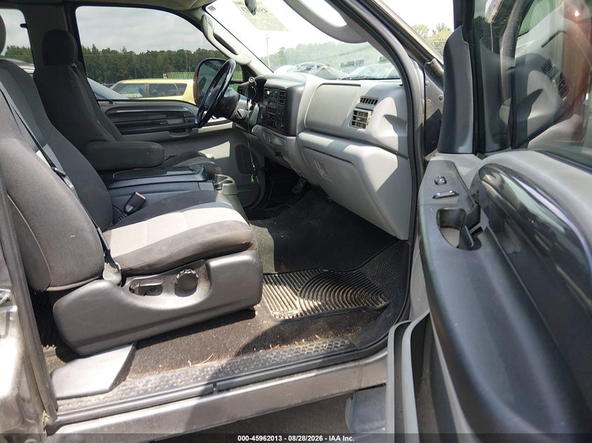 2004 FORD F250 auction photo 5
