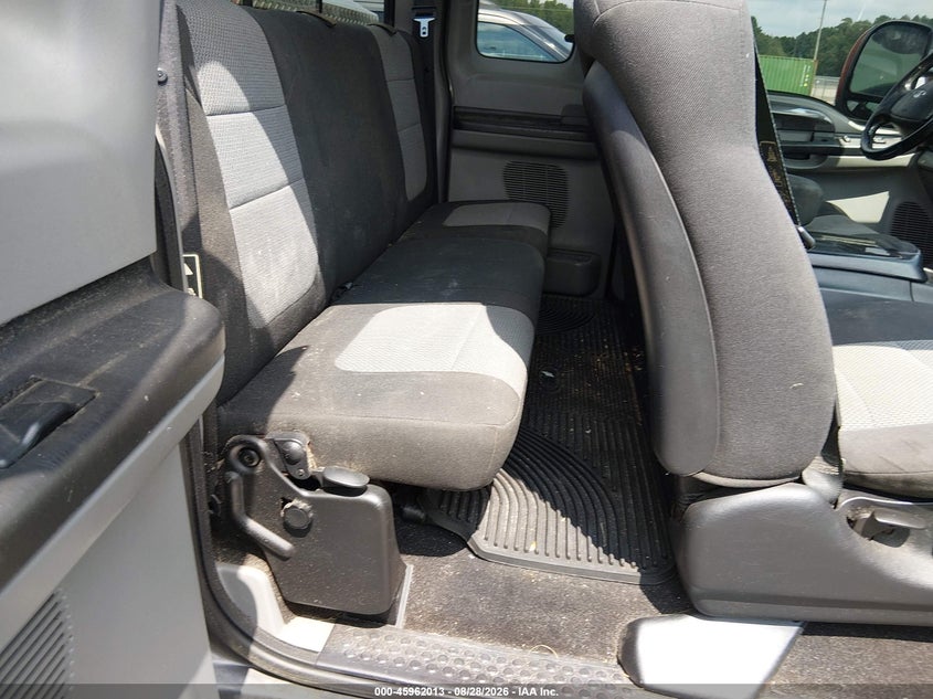 2004 FORD F250 auction photo 8