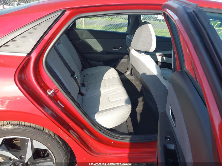 2022 HYUNDAI ELANTRA auction photo 8