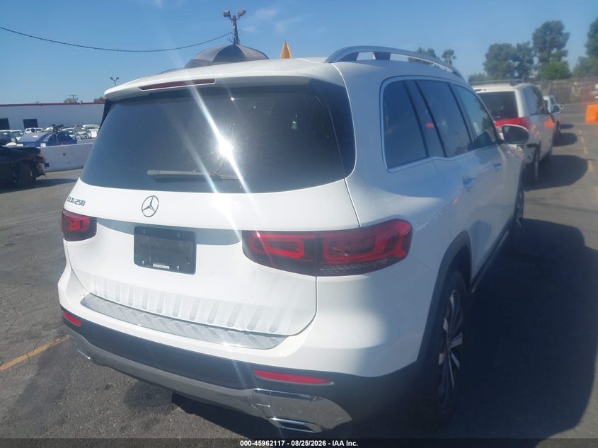 2021 MERCEDES-BENZ GLB 250 — zdjęcie 4