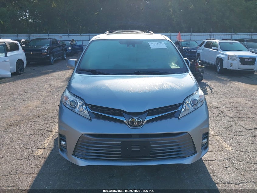 TOYOTA SIENNA - zdjęcie 12